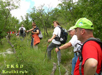 Oster pogled v dolino in proti Tinjanu