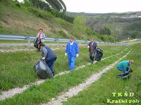 Prazne plastenke, pločevinke in cigaretne škatlice